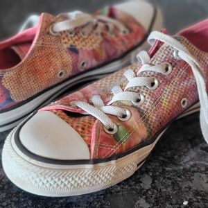 Converse All-Star Floral pattern sneakers Womens 8, Big Kids 6- rare find
